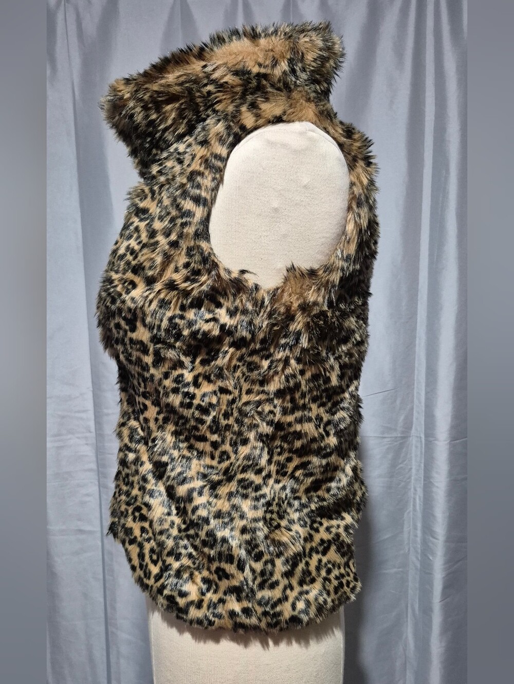 Cherokee Leopard Print Faux Fur Vest in Tan and Black - Picture 2 of 6